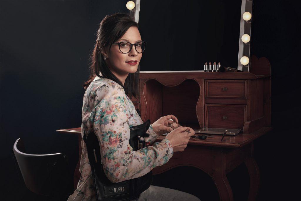 portrait_lippenstift_brille